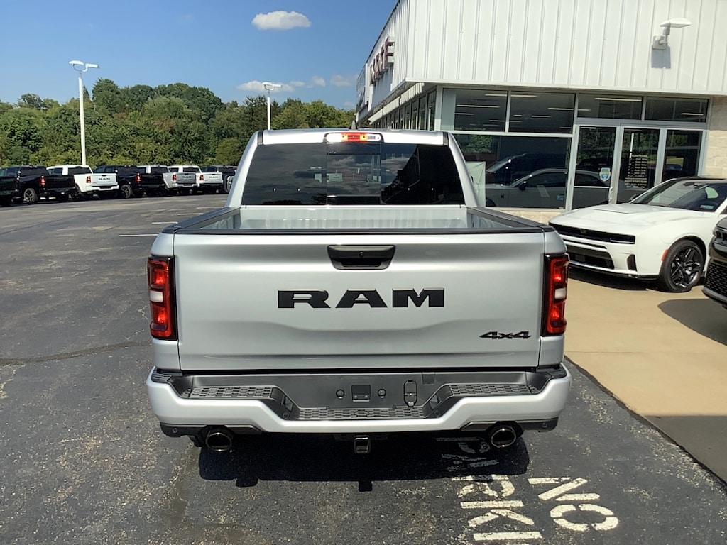 New 2027 Ram 1500 EXPRESS CREW CAB 4X4 5'7 BOX Pickup