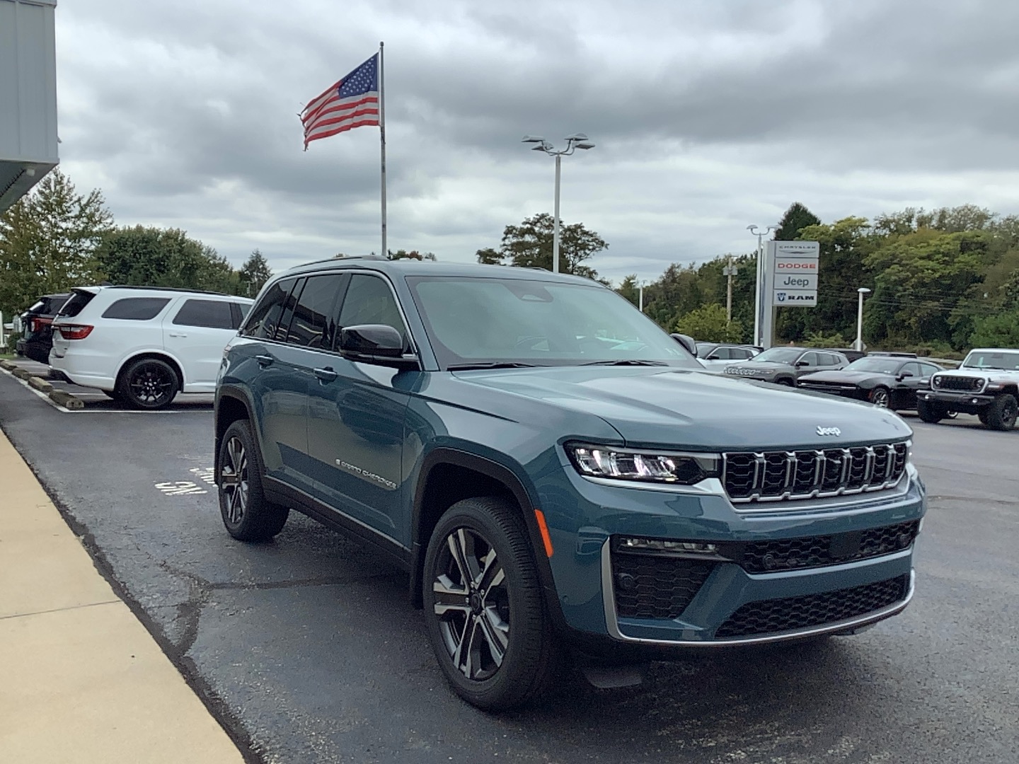 New 2027 Jeep Grand Cherokee LIMITED 4X4 Sport Utility