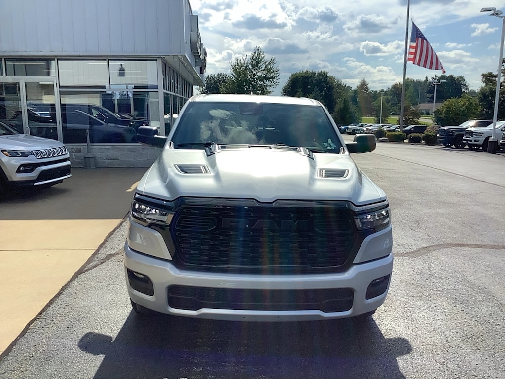 New 2027 Ram 1500 EXPRESS CREW CAB 4X4 5'7 BOX Pickup
