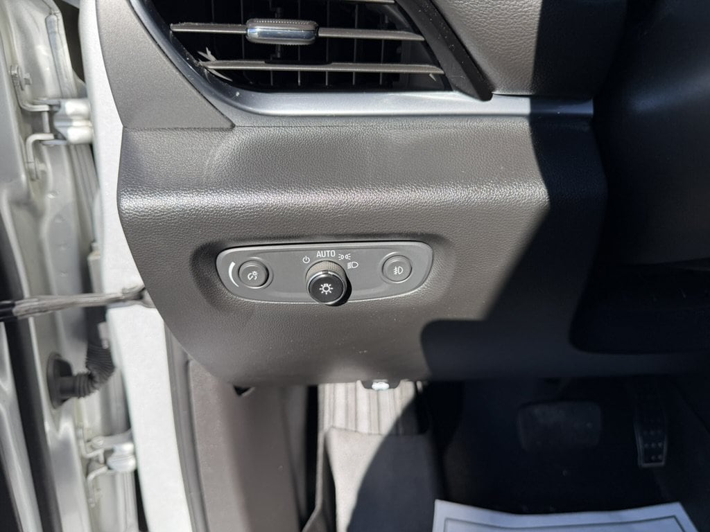 2021 Chevrolet Traverse 1LT - Photo 30
