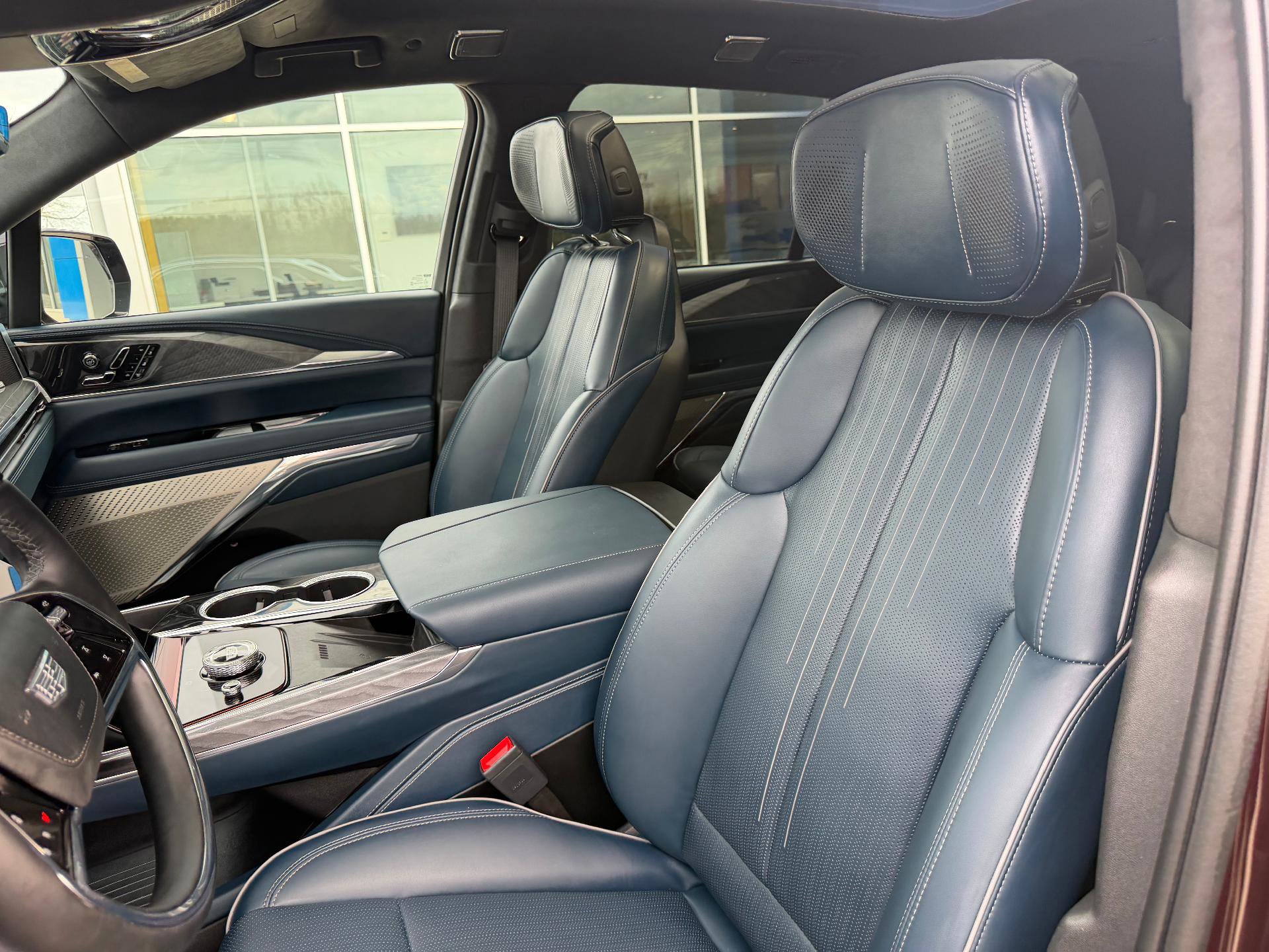 2025 Cadillac Escalade IQ Luxury 2 - Photo 38
