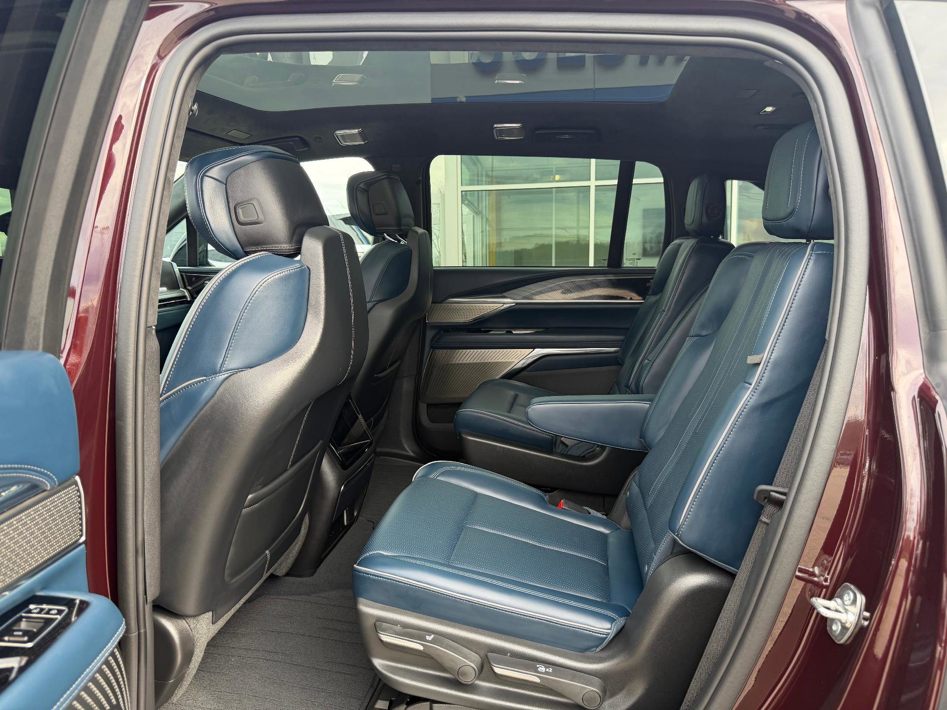 2025 Cadillac Escalade IQ Luxury 2 - Photo 19