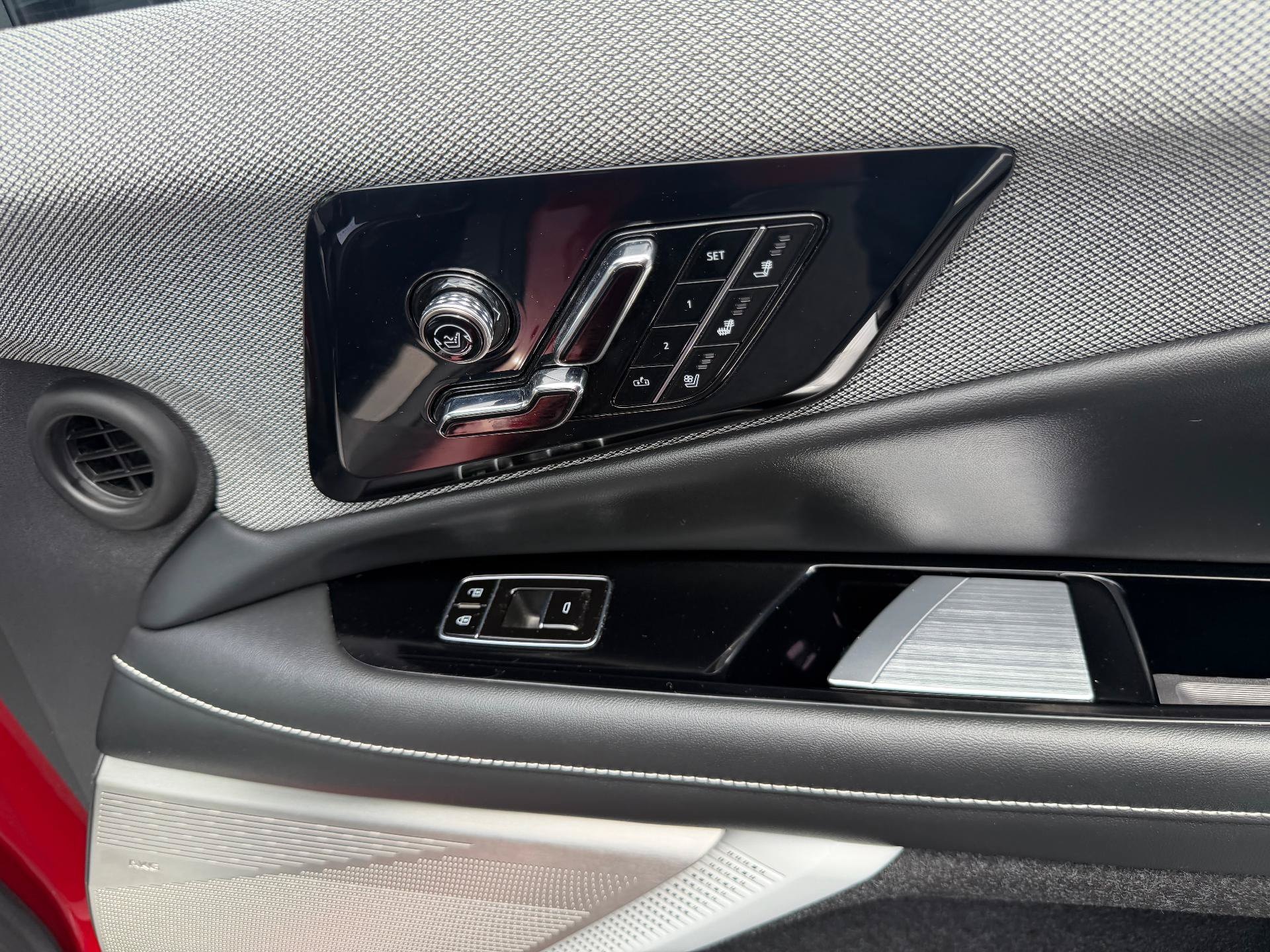 2025 Cadillac OPTIQ Sport 2 - Photo 35