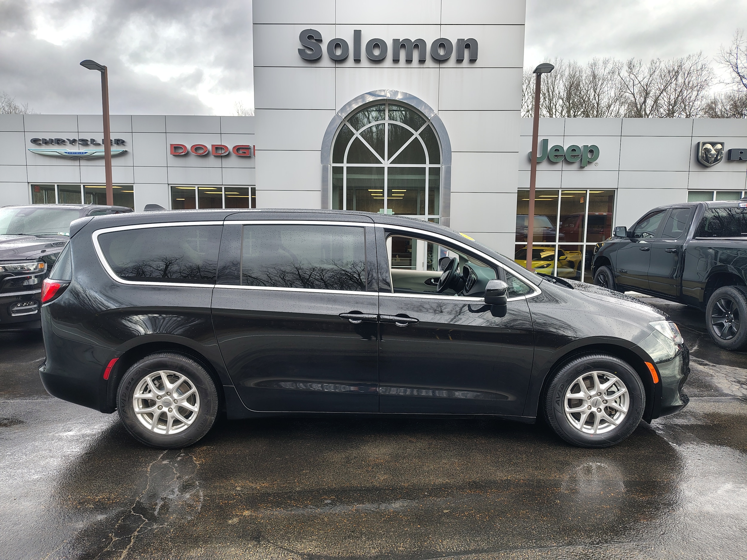 2024 Chrysler Voyager