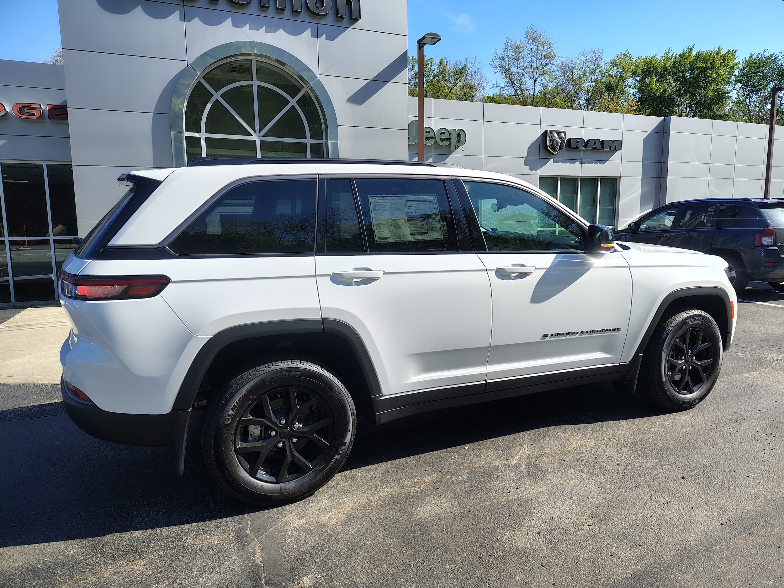 2026 Jeep Grand Cherokee Laredo - Photo 15