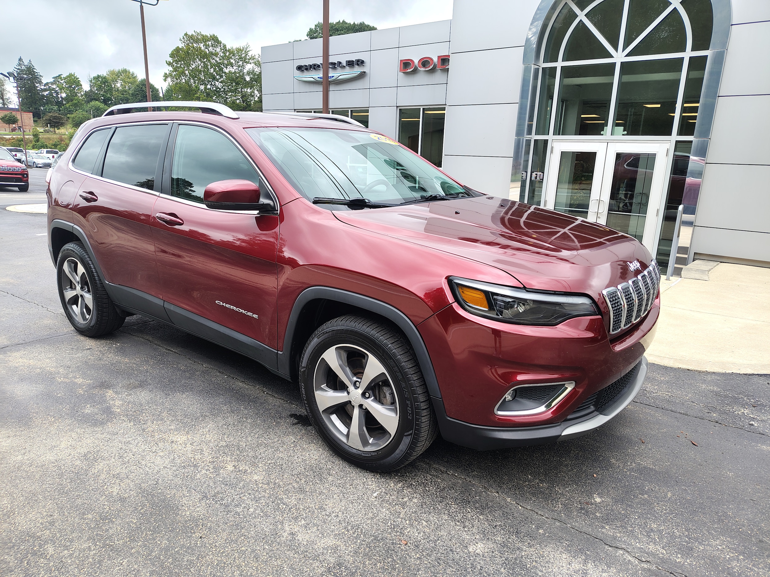 Used 2019 Jeep Cherokee Limited with VIN 1C4PJMDX6KD126398 for sale in Carmichaels, PA