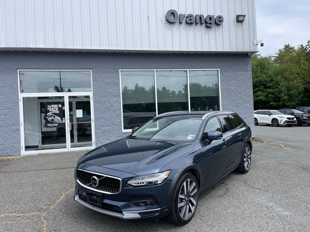 2025 Volvo V90 Cross Country
