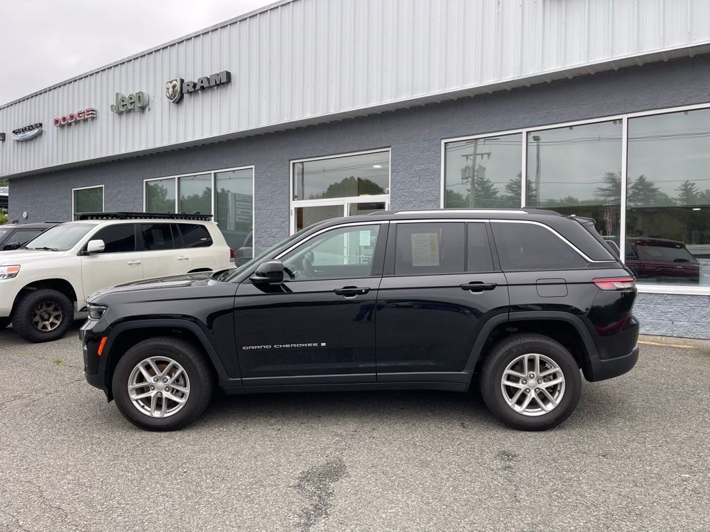 2023 Jeep Grand Cherokee Laredo - Photo 3