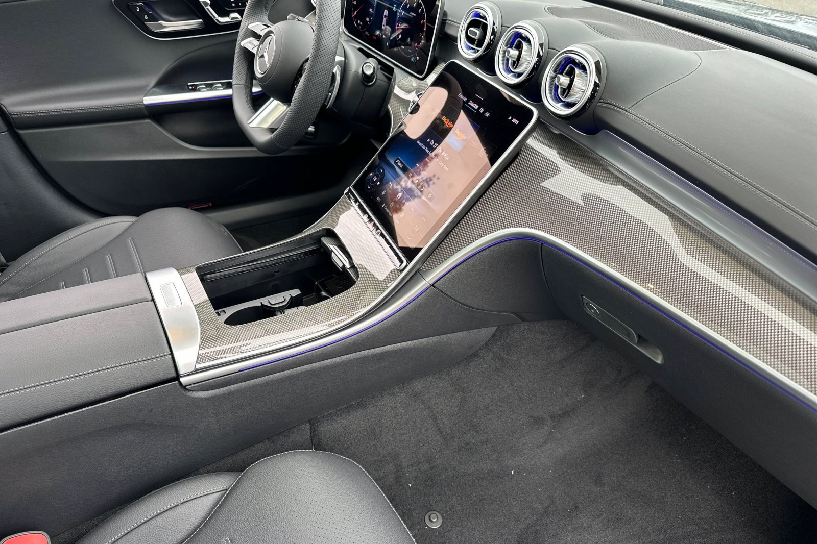 2025 Mercedes-Benz C-Class Sedan C 300 - Photo 27