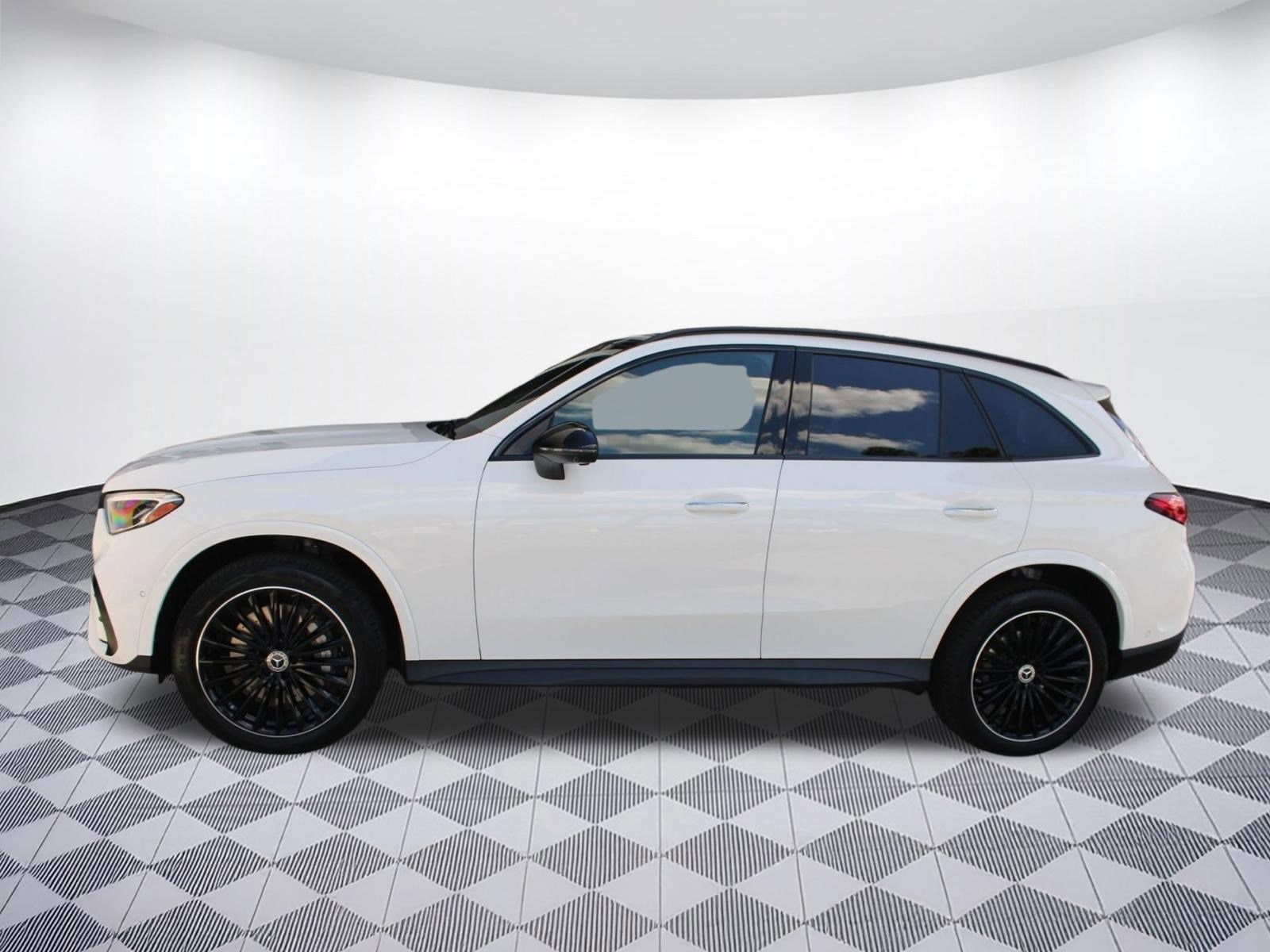 2026 Mercedes-Benz GLC Base - Photo 2