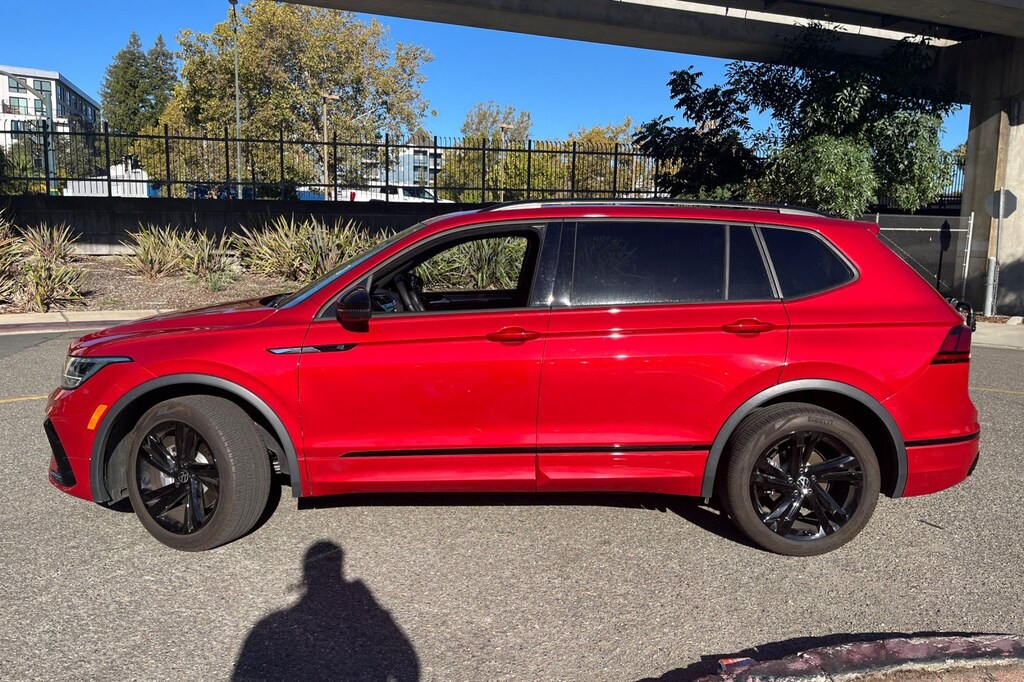 Used 2024 Volkswagen Tiguan 2.0T SE R-Line Black FWD SUV