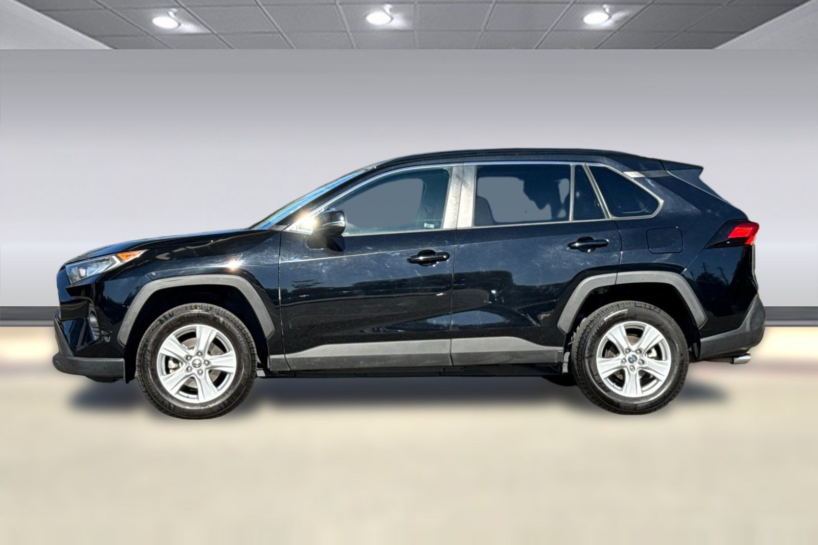 Used 2019 Toyota RAV4 XLE AWD SUV