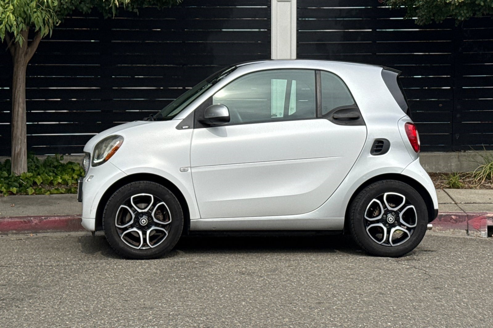 Used 2016 smart fortwo passion with VIN WMEFJ5DA0GK048721 for sale in Walnut Creek, CA