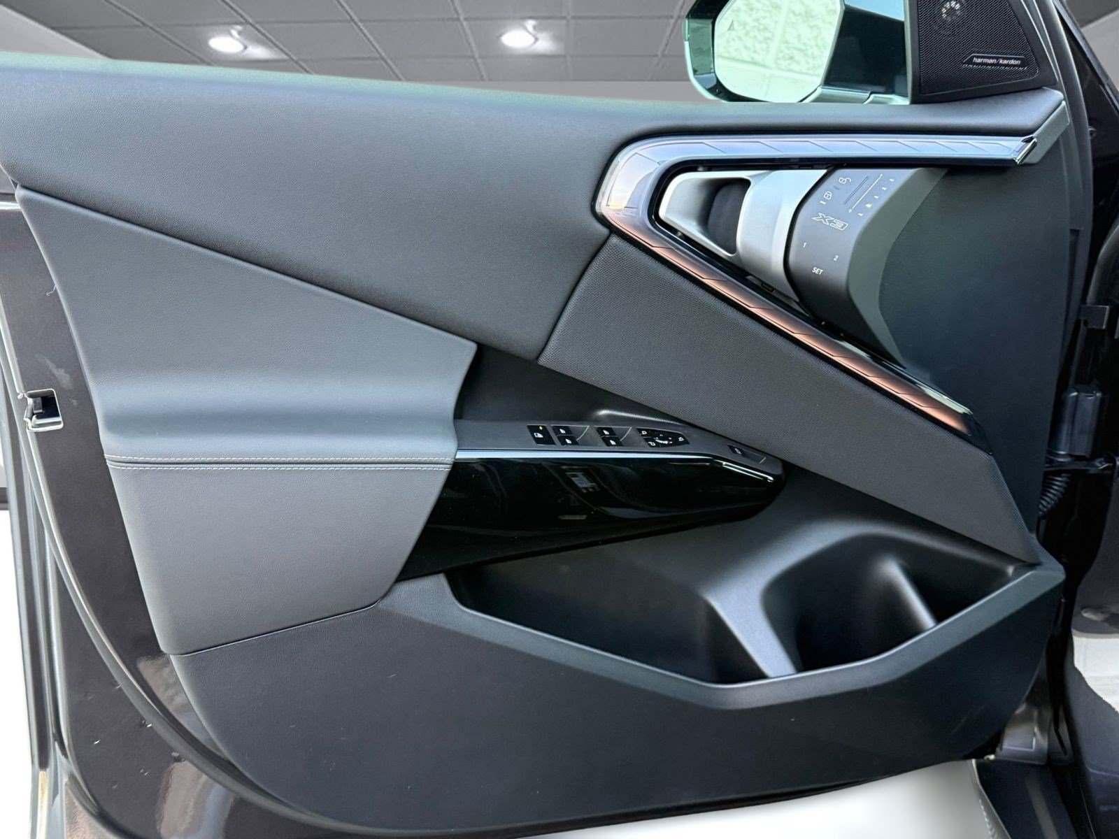 2026 BMW X3 30 - Photo 22