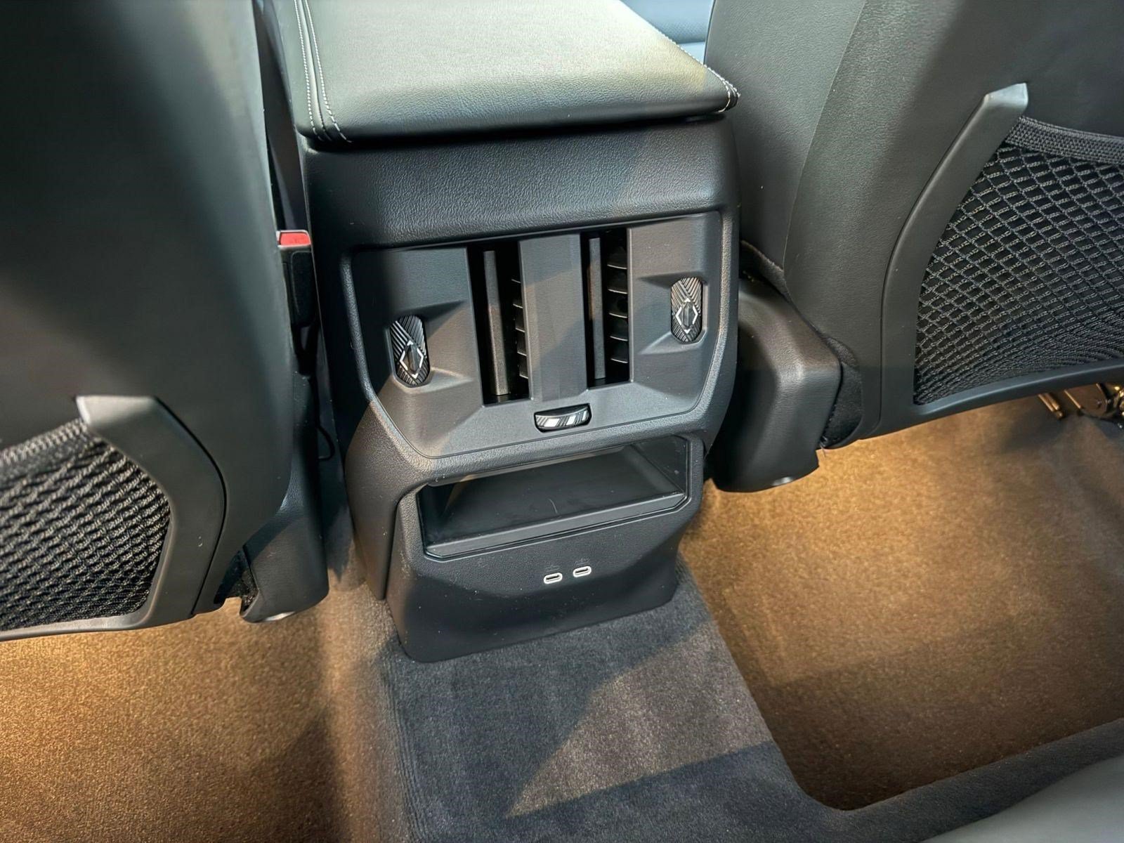 2026 BMW X3 30 - Photo 24