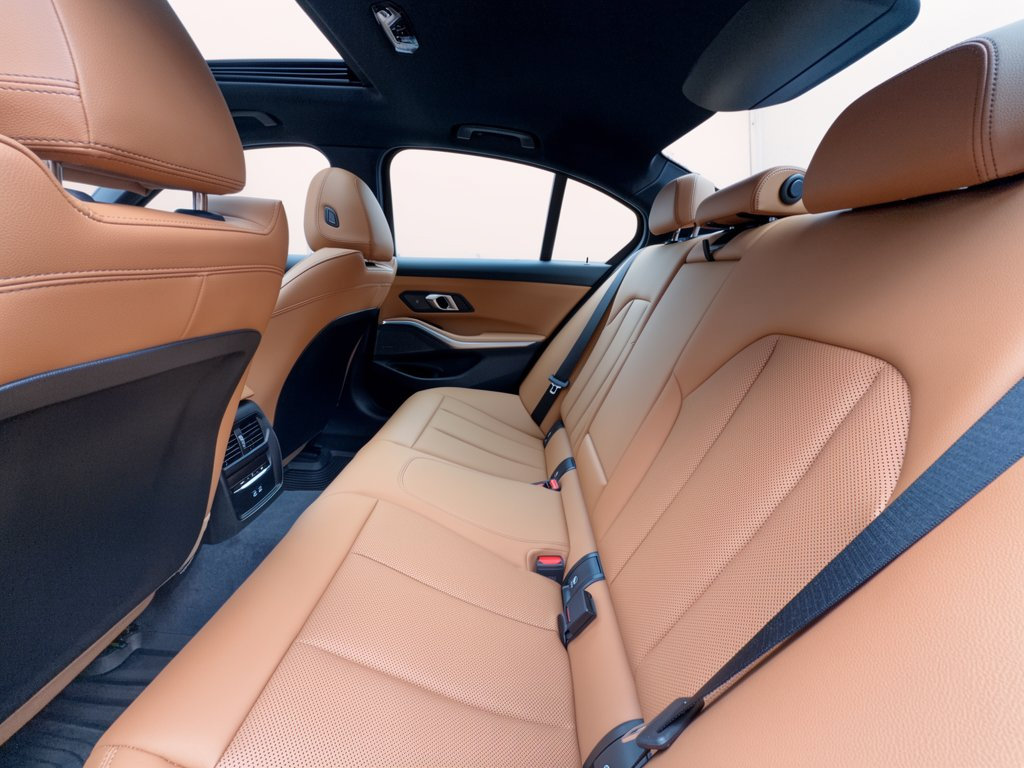 2026 BMW 3 Series 330i - Photo 25