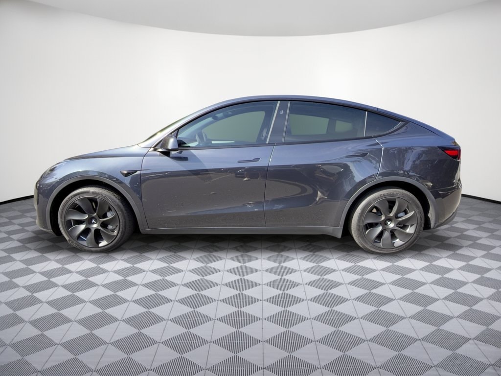 Used 2024 Tesla Model Y Long Range with VIN 7SAYGDED8RF076715 for sale in Fairfax, VA