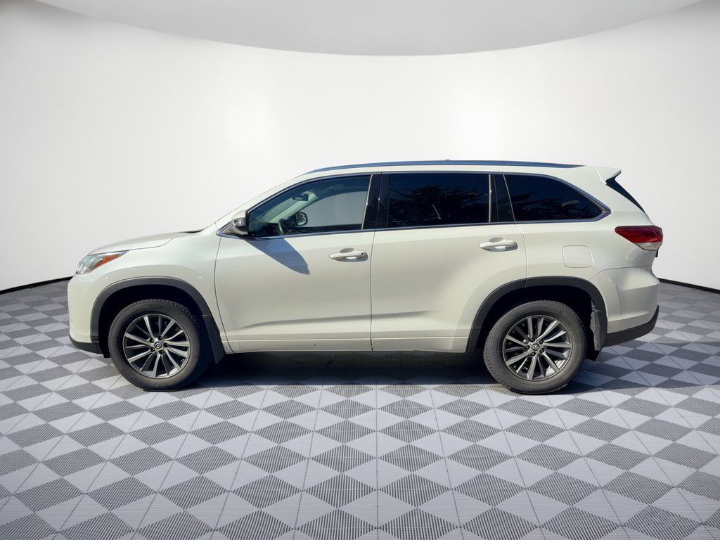 Used 2018 Toyota Highlander SE V6 SUV
