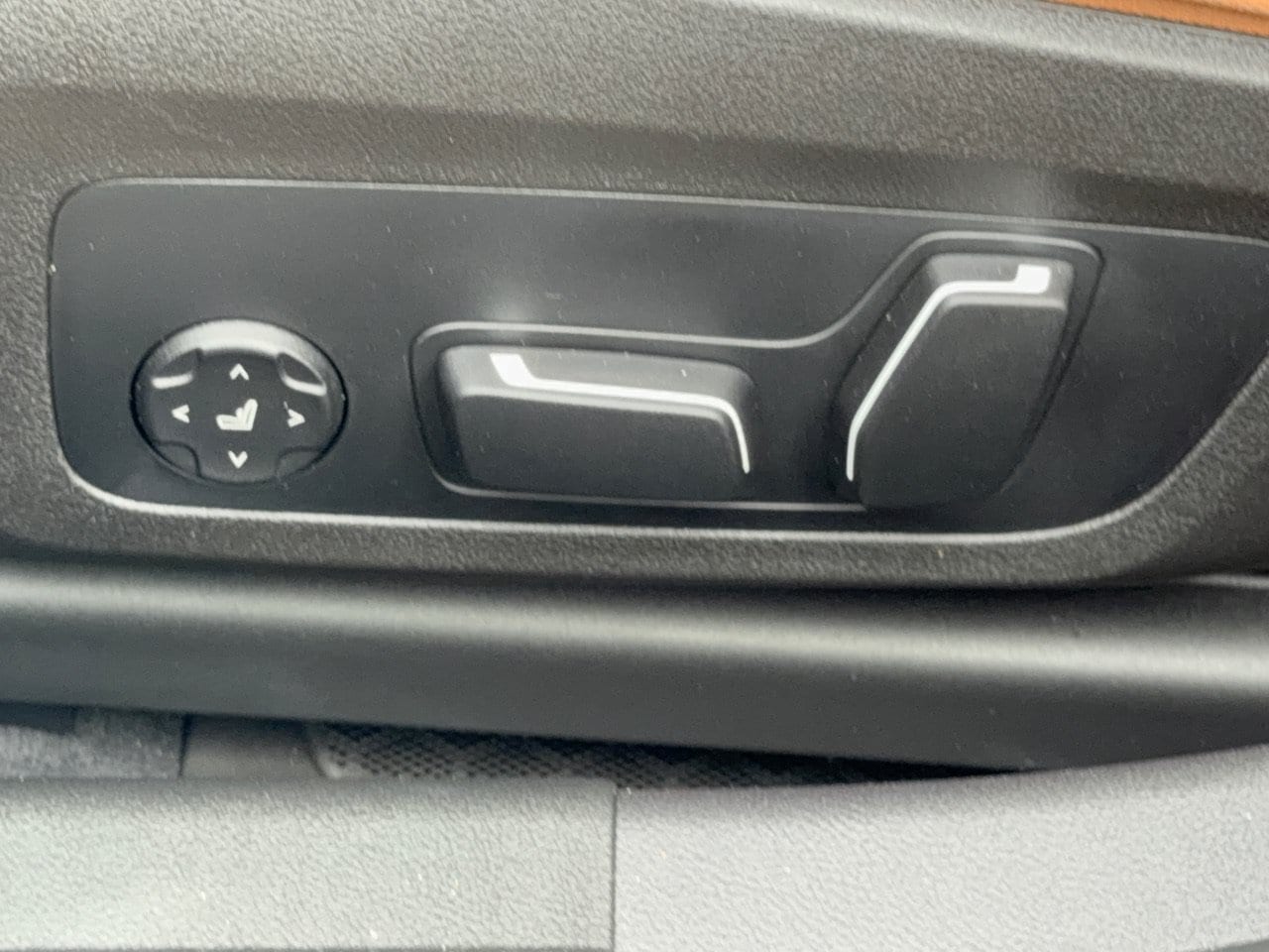 2026 BMW 3 Series 330i - Photo 16