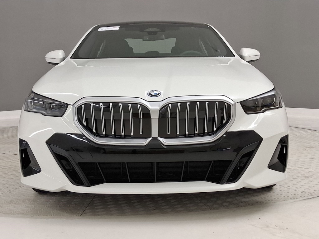 New 2026 BMW 550e xDrive Sedan