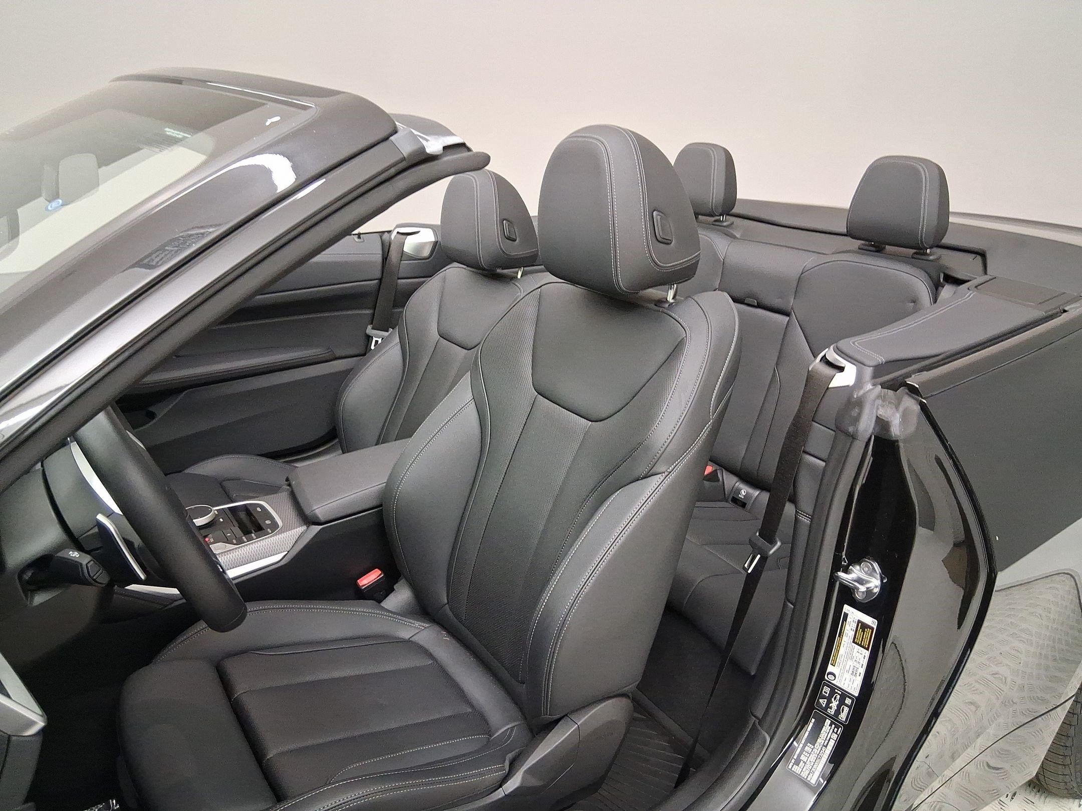 2025 BMW 4 Series M440i - Photo 28