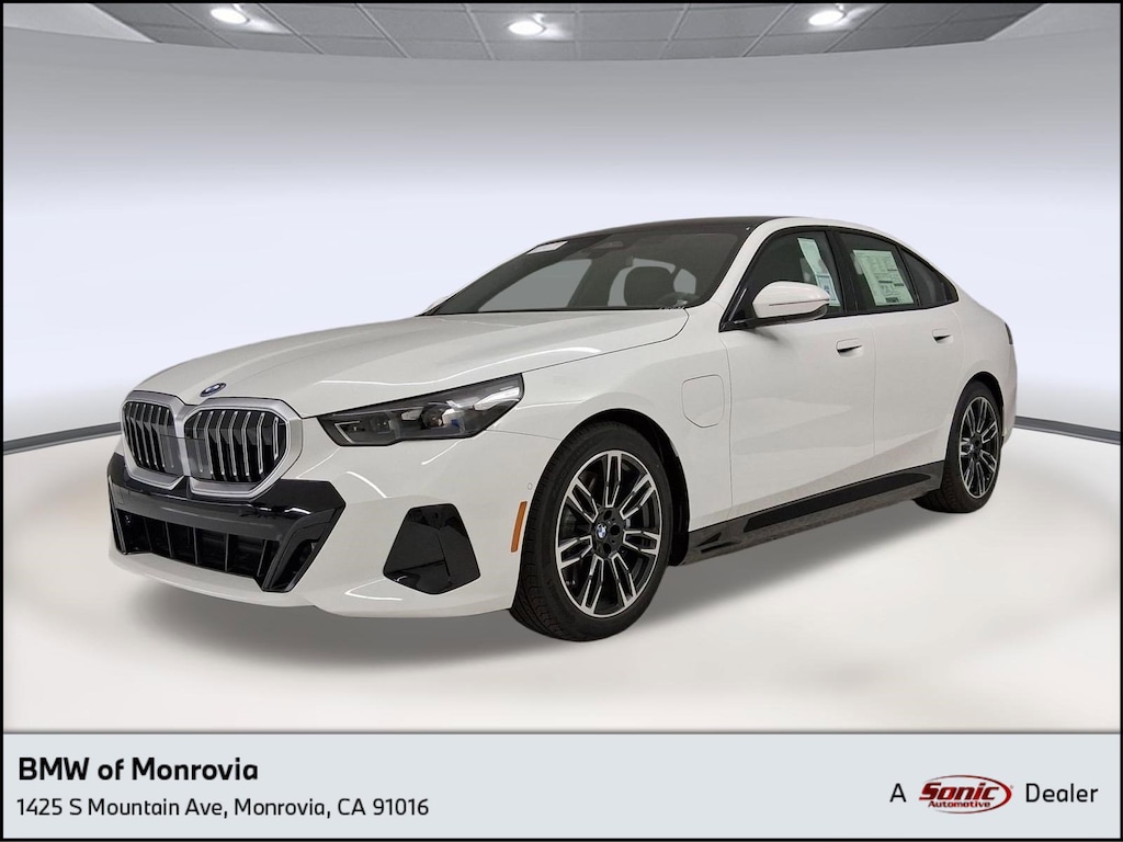 New 2026 BMW 550e xDrive Sedan