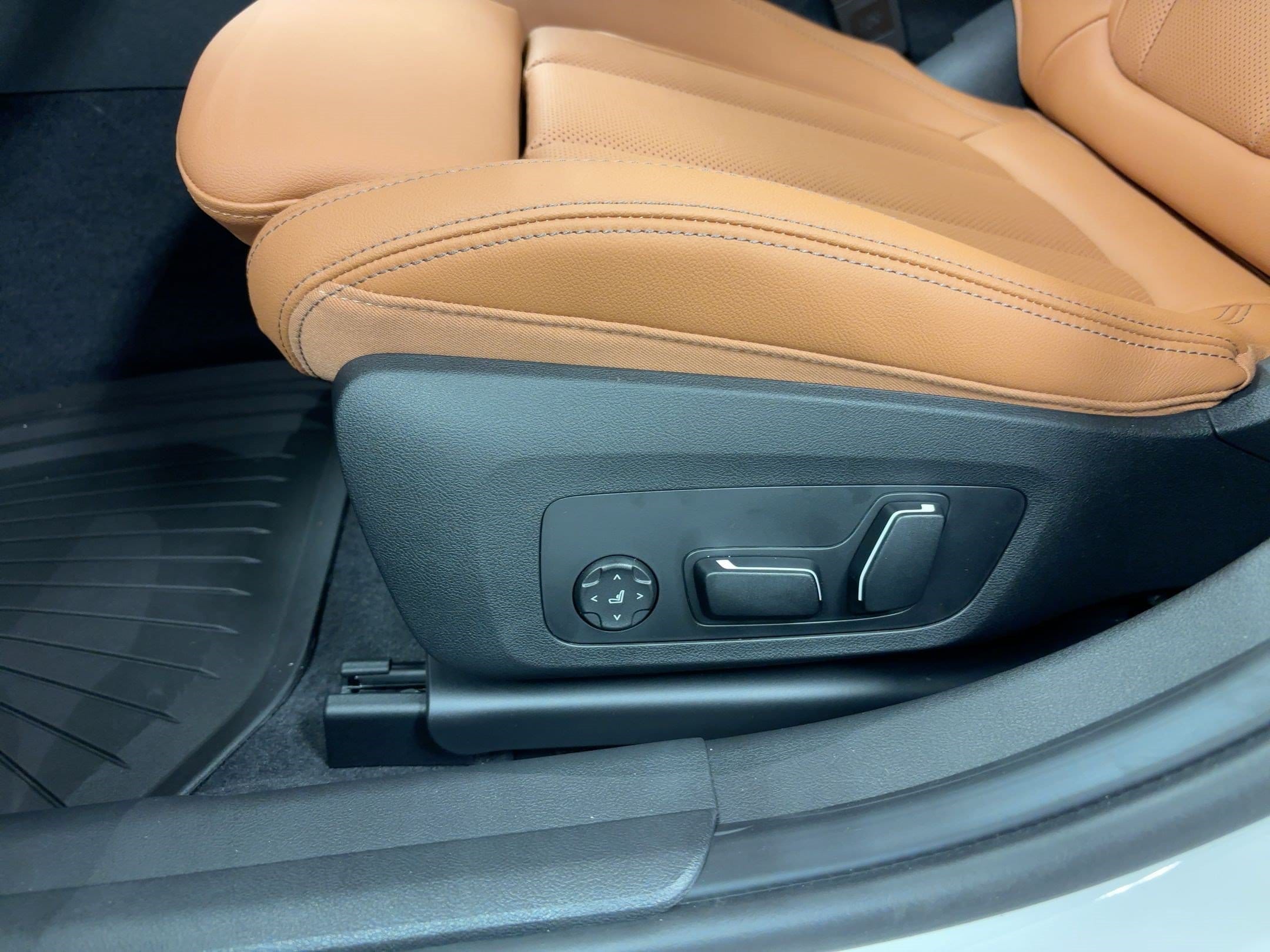 2026 BMW 3 Series 330i - Photo 10