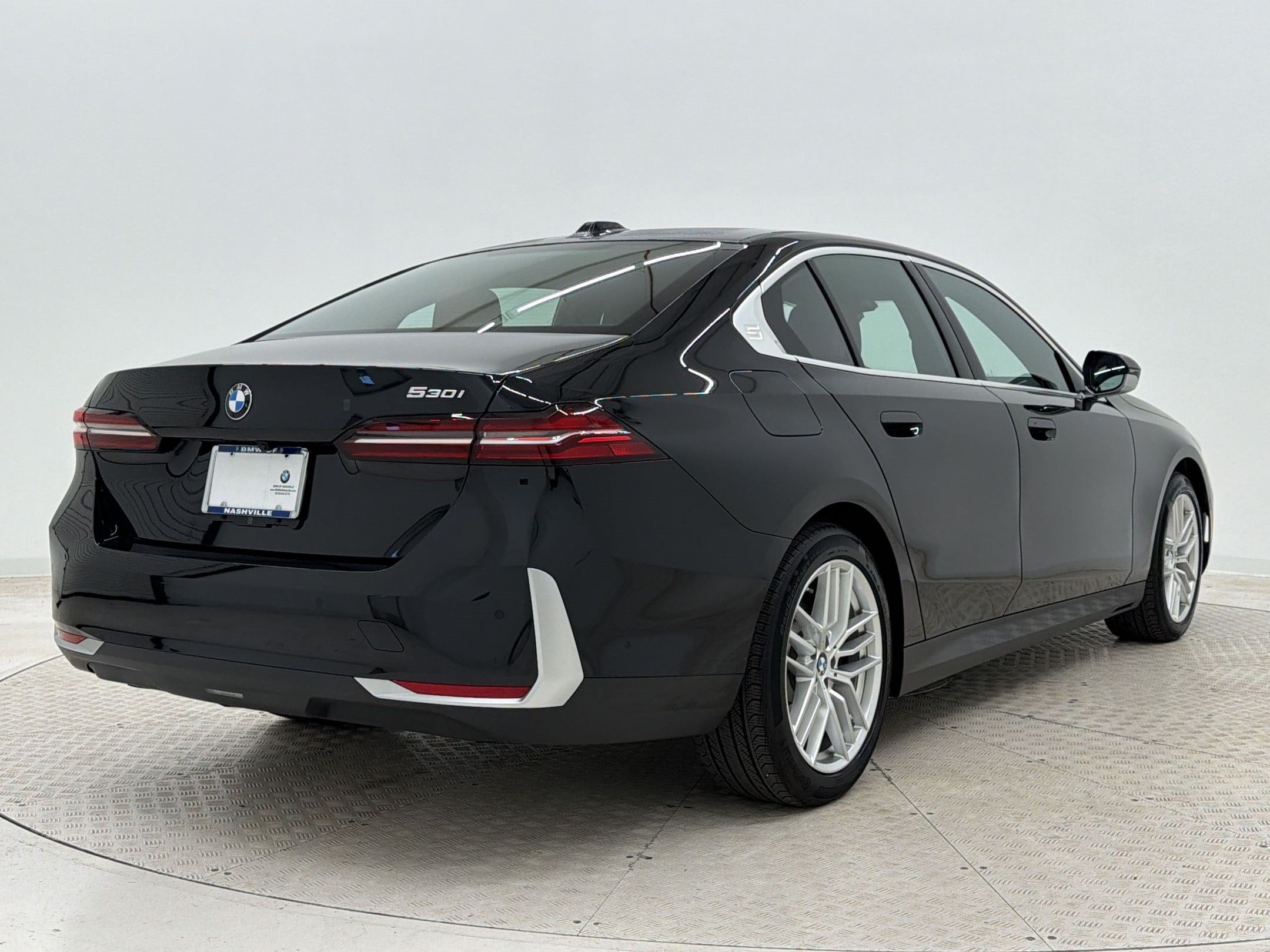2025 BMW 5 Series 530i - Photo 9