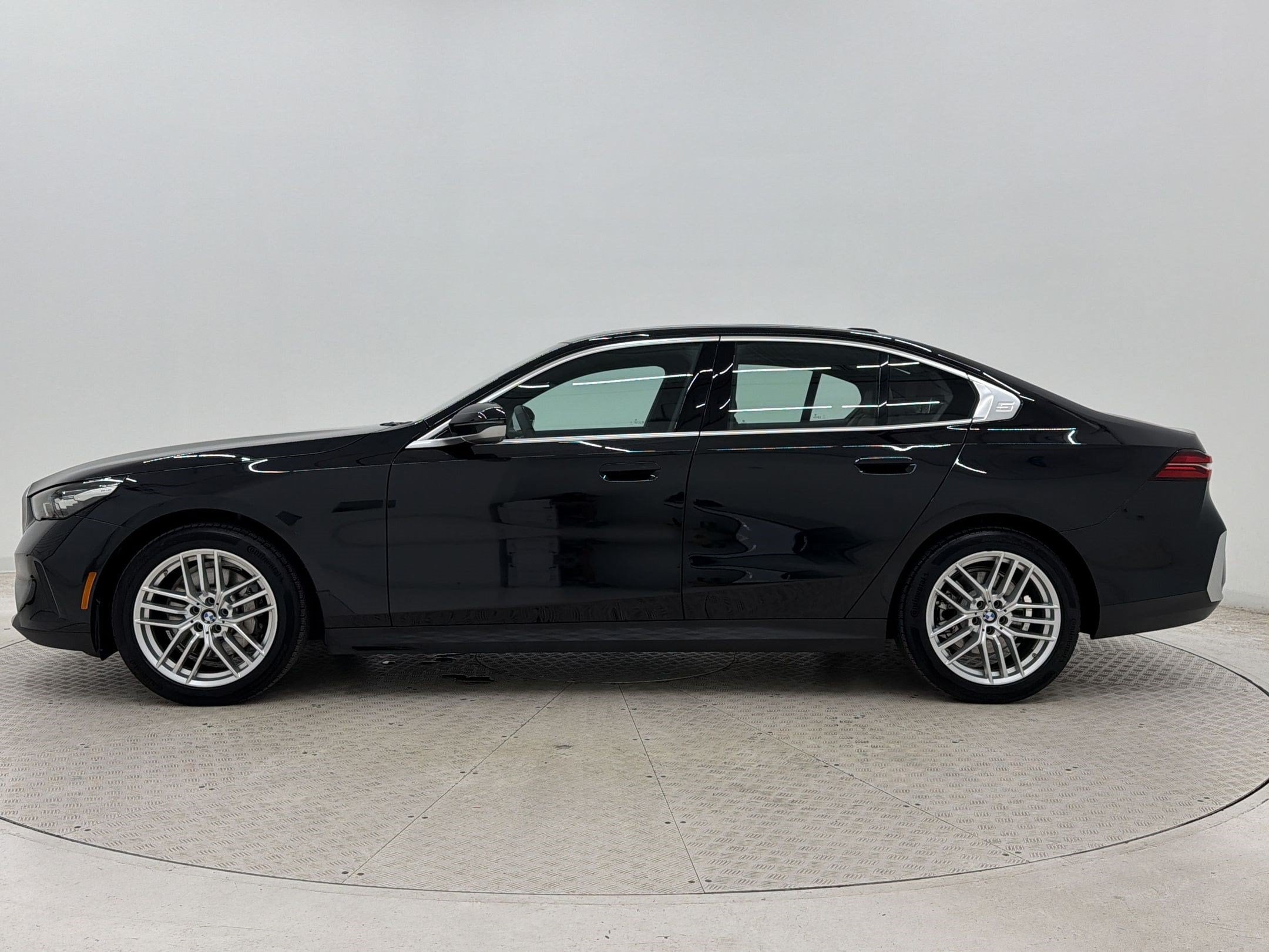 2025 BMW 5 Series 530i - Photo 2