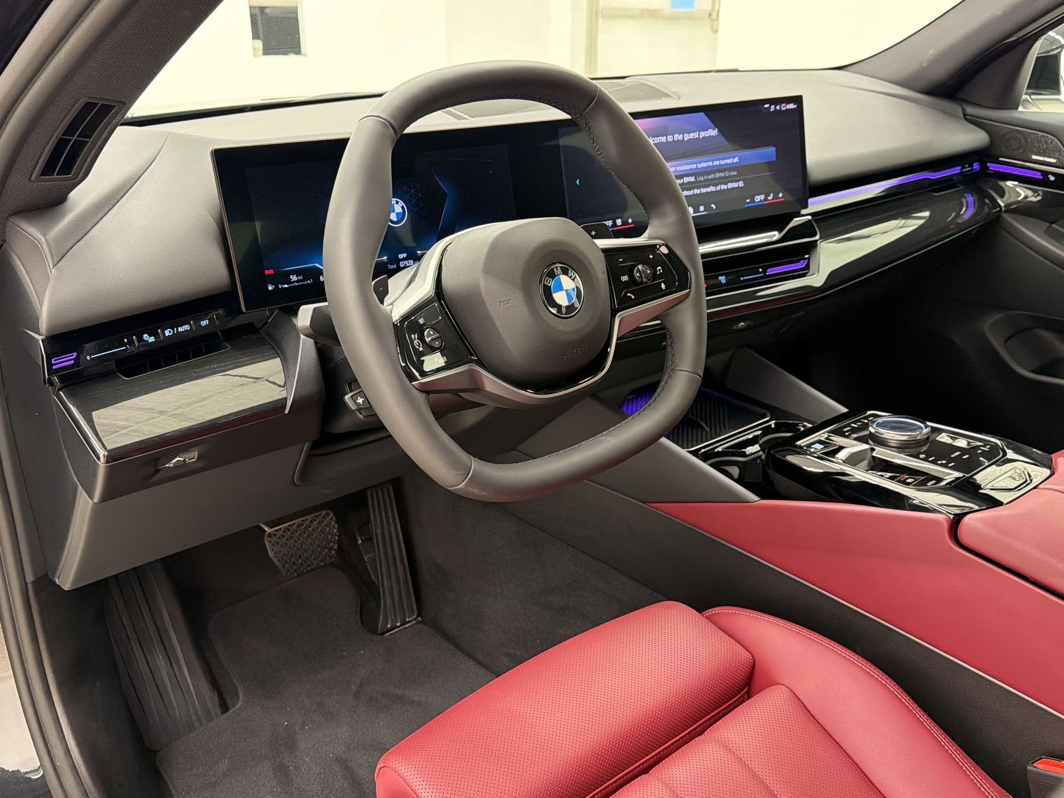 2025 BMW 5 Series 530i - Photo 4