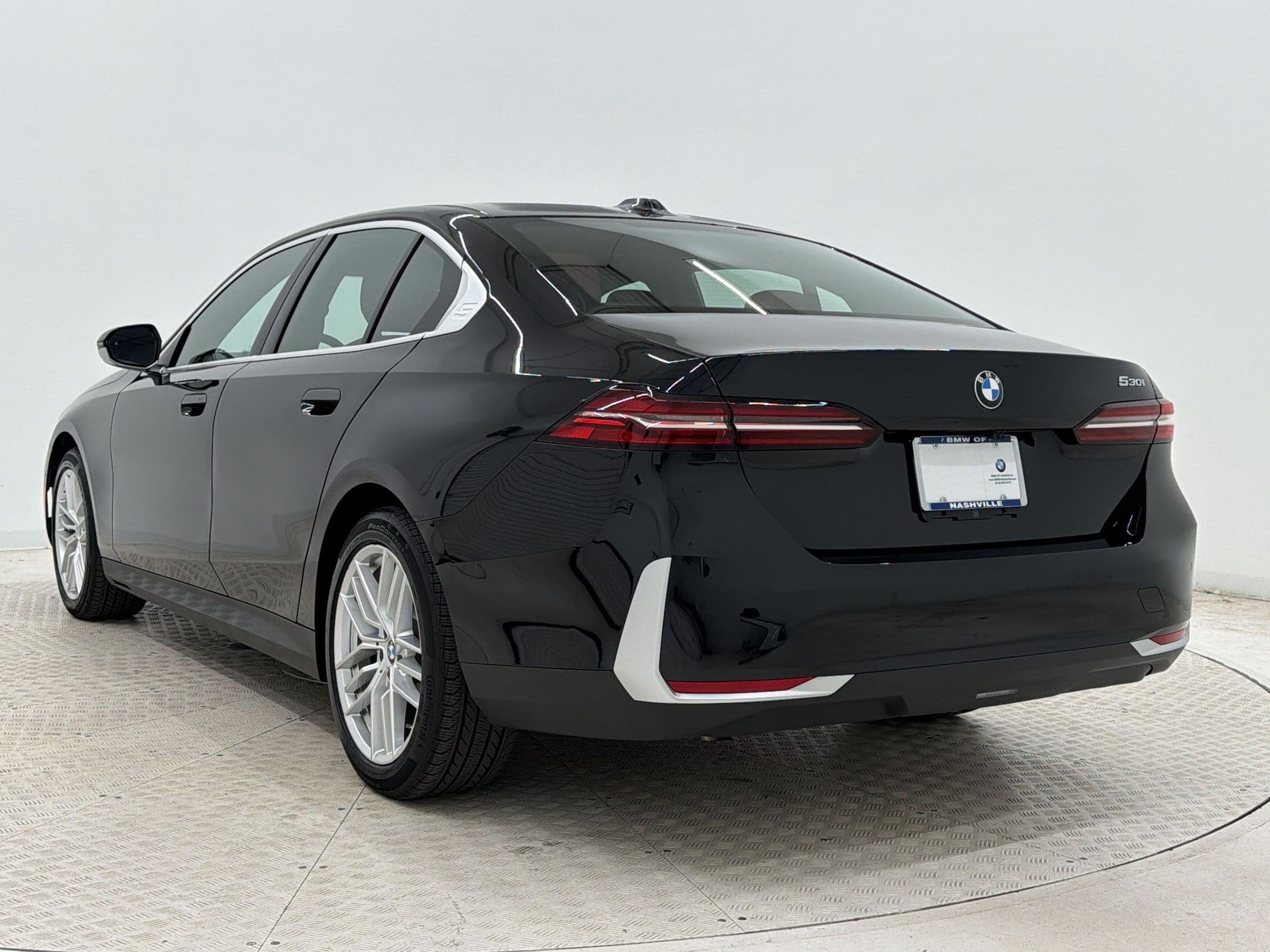 2025 BMW 5 Series 530i - Photo 3