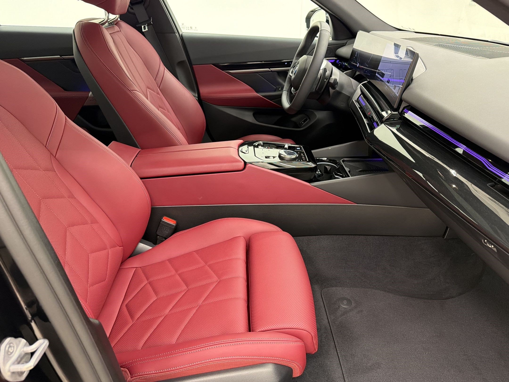 2025 BMW 5 Series 530i - Photo 25