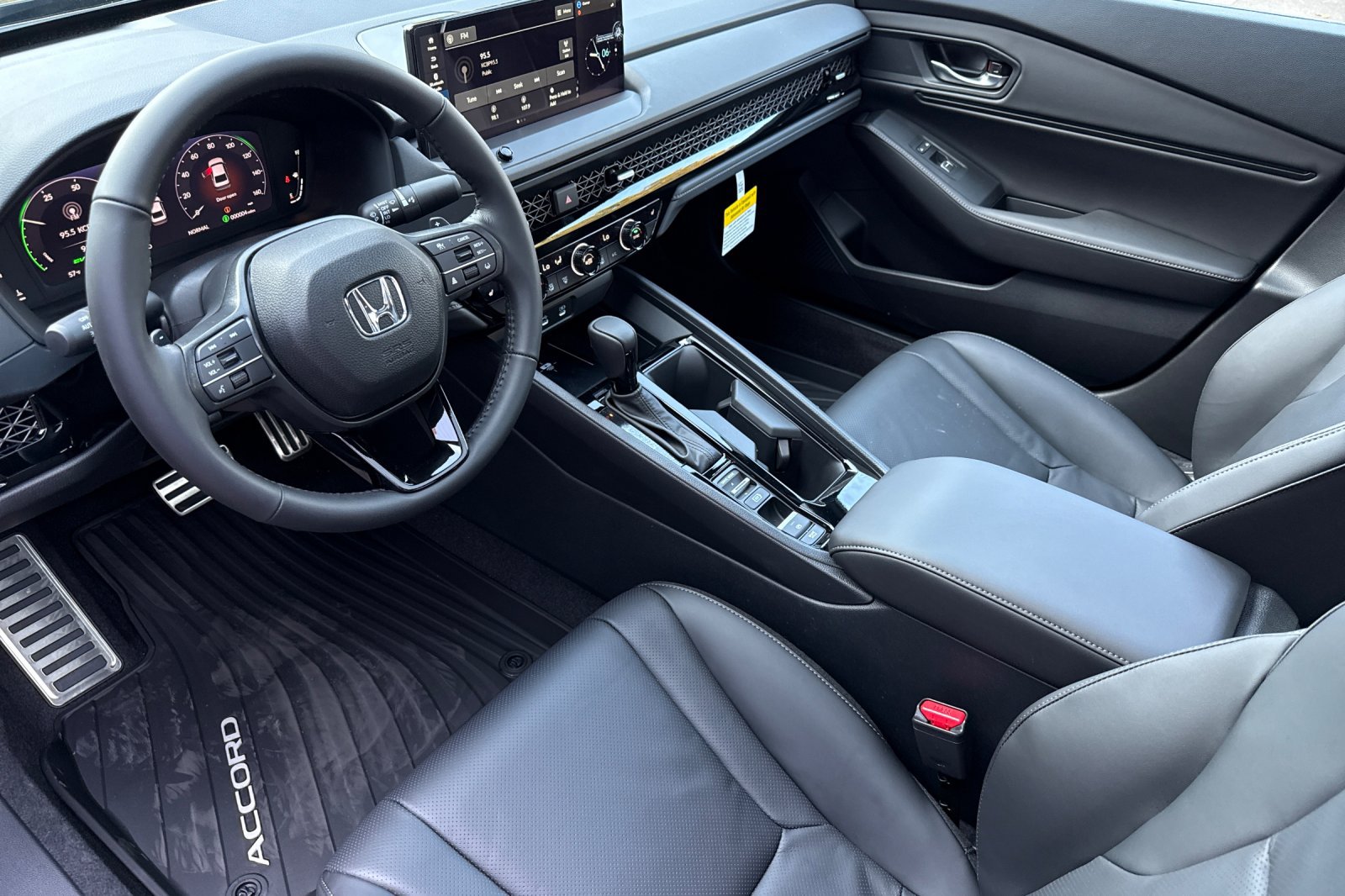 2026 Honda Accord Hybrid Sport-L - Photo 4