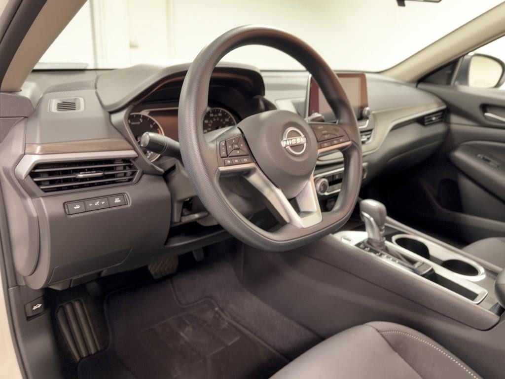 Used 2024 Nissan Altima 2.5 SV Sedan