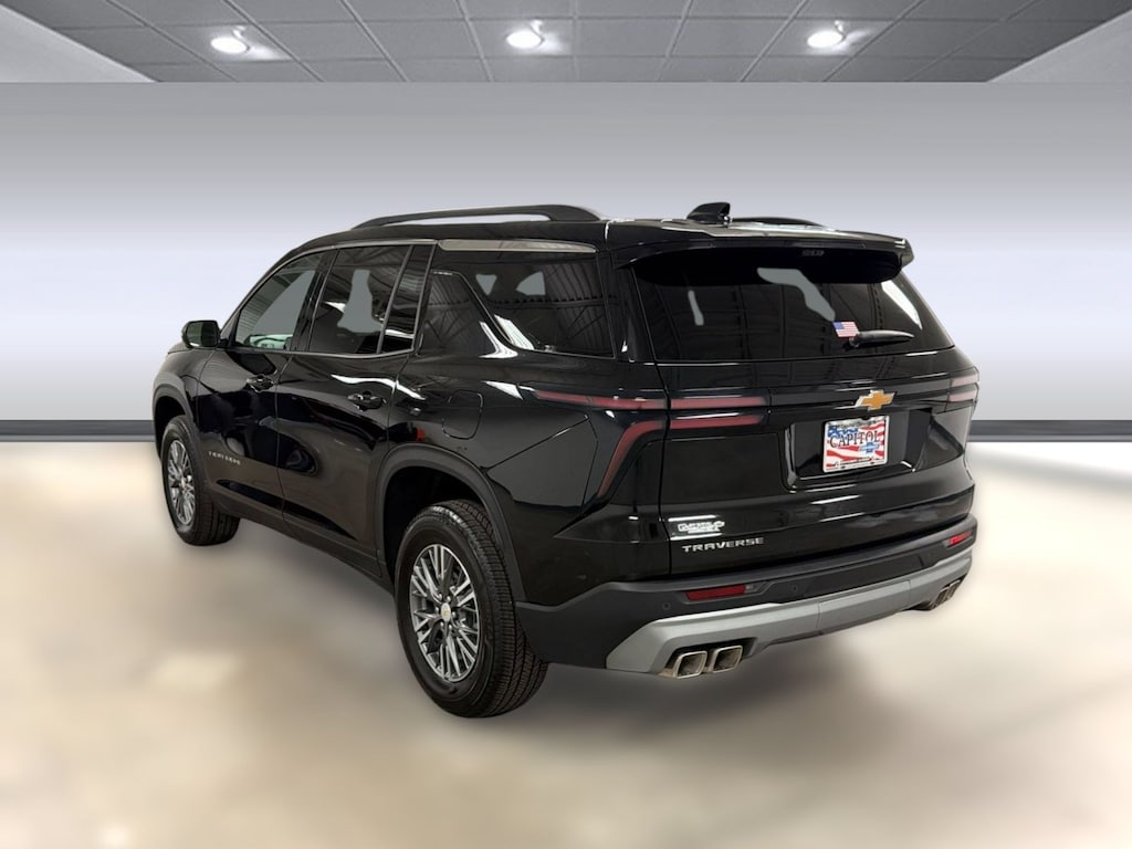 Used 2026 Chevrolet Traverse FWD LT SUV