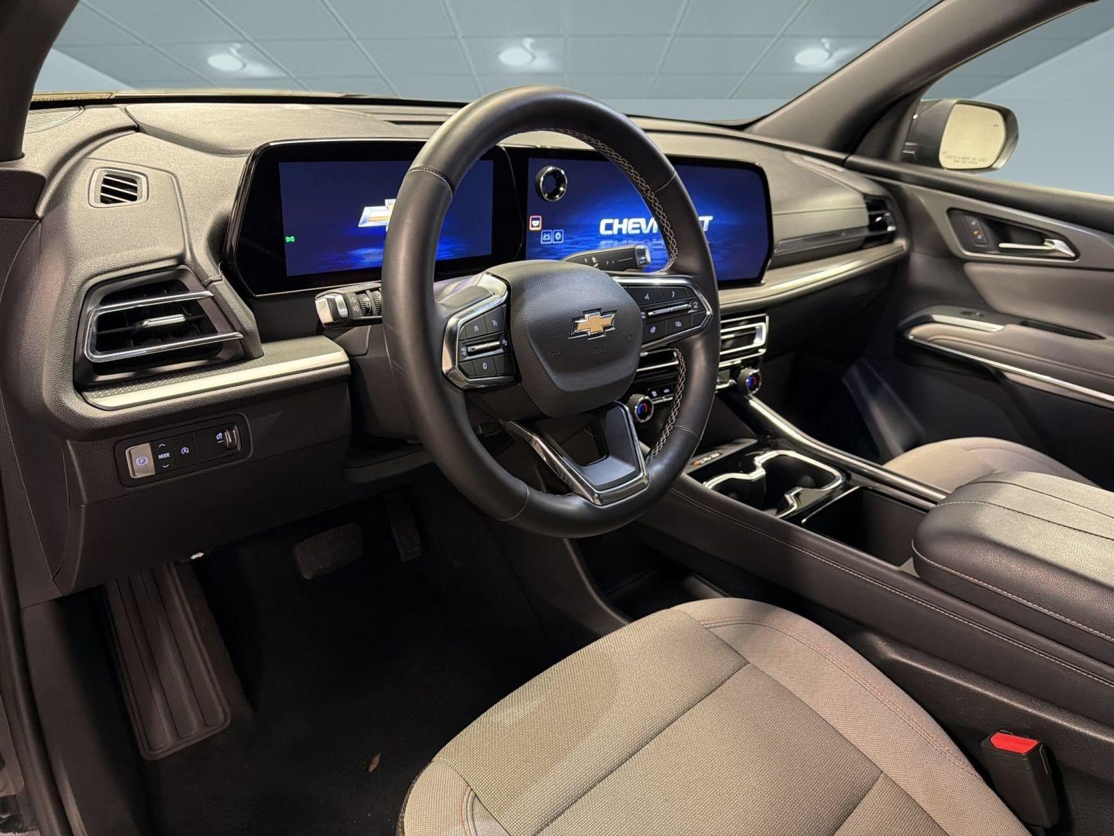 Used 2026 Chevrolet Traverse FWD LT SUV