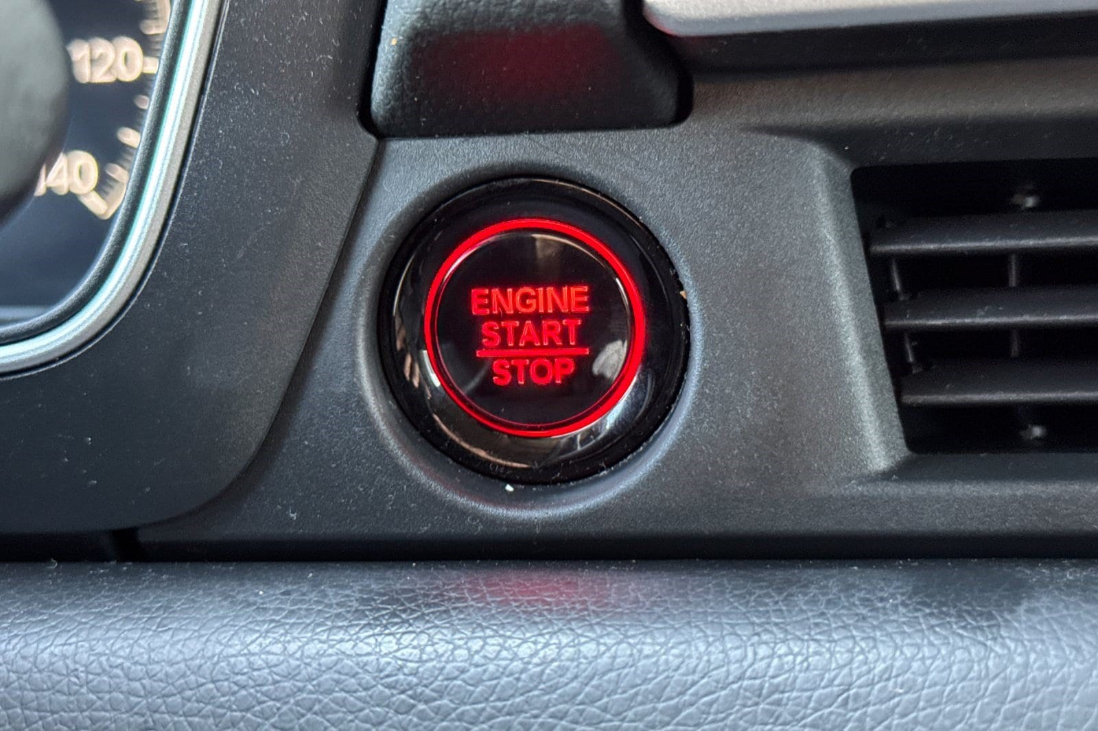 2024 Honda Pilot Touring - Photo 17