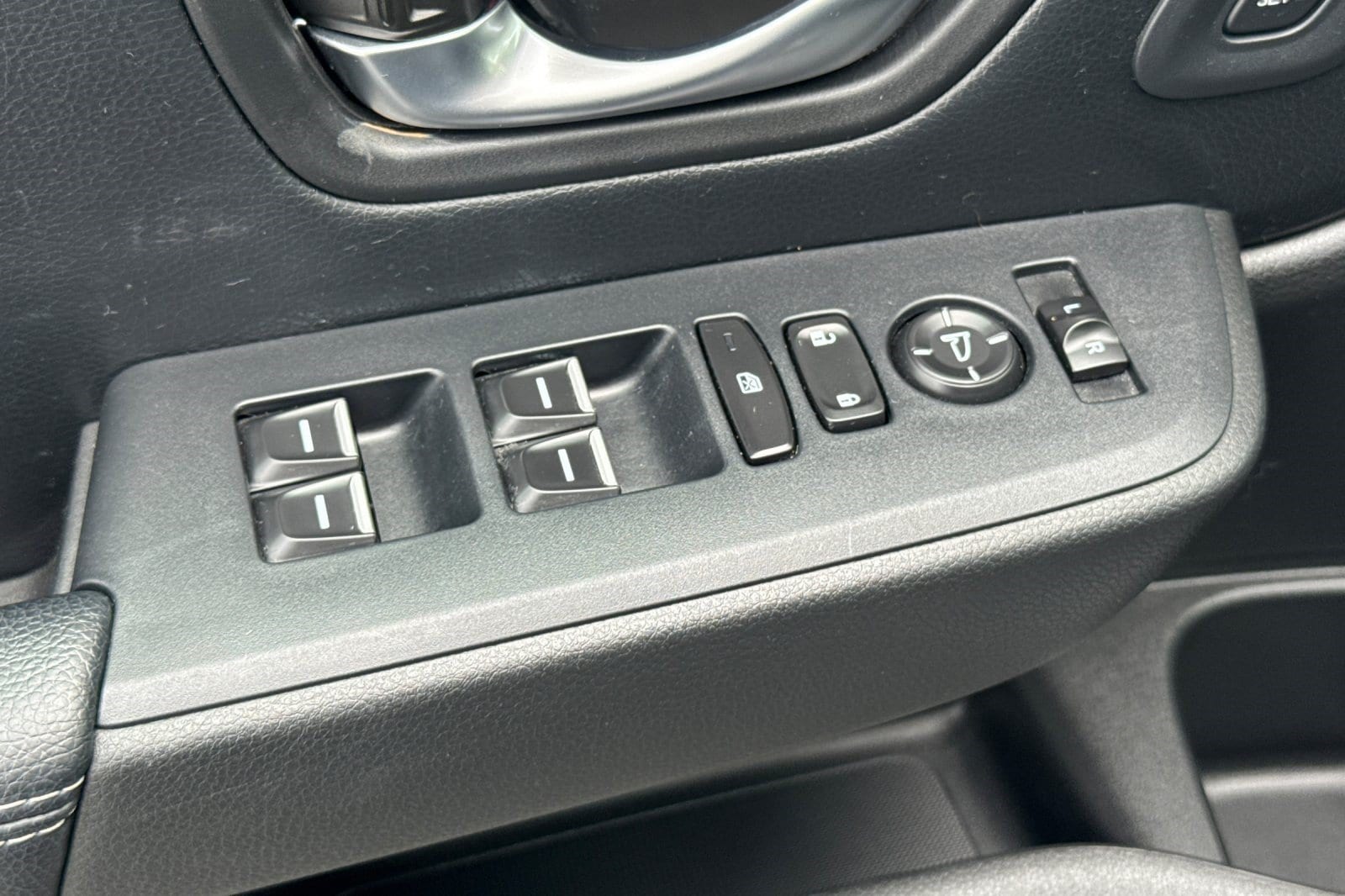 2025 Honda Pilot Touring - Photo 14
