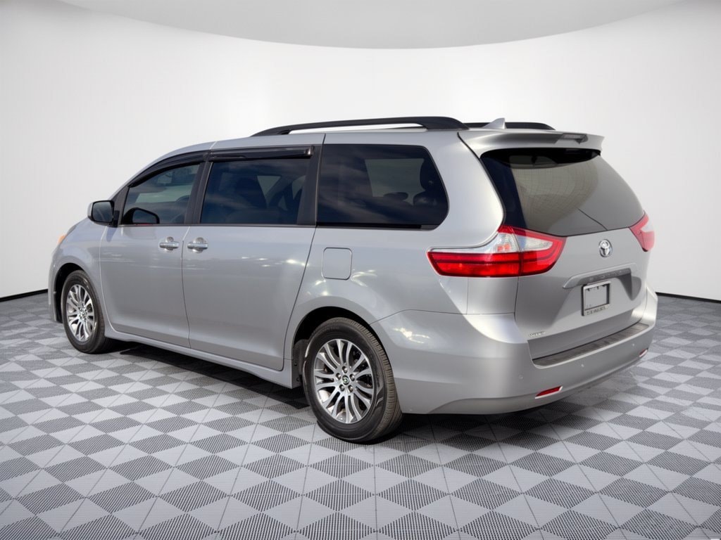 Used 2018 Toyota Sienna Sienna XLE 8 Passenger (XLE FWD 8-Passenger (Natl) Van Passenger Van