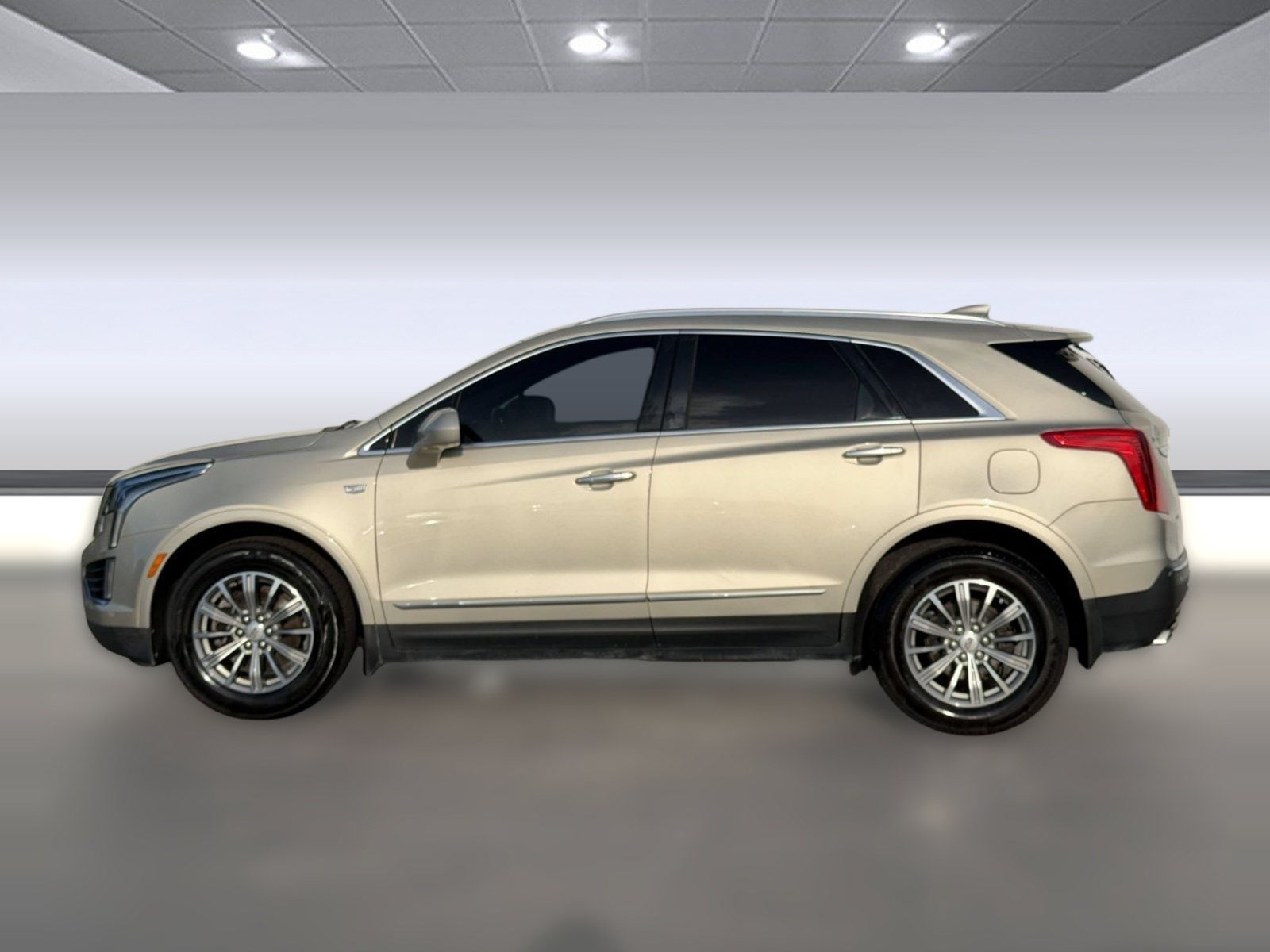 Used 2017 Cadillac XT5 Luxury with VIN 1GYKNBRSXHZ136907 for sale in Clearwater, FL