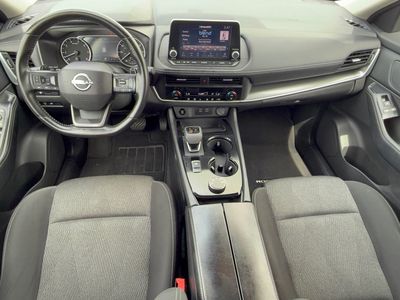 2025 Nissan Rogue SV - Photo 17