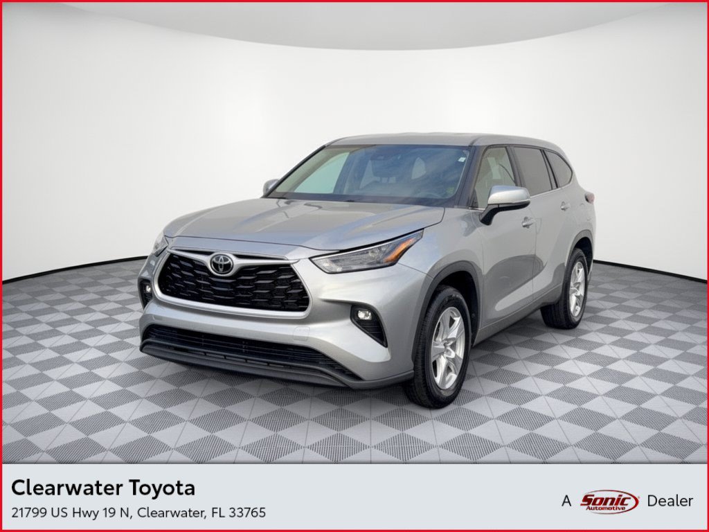 Used 2024 Toyota Highlander Highlander LE (LE FWD (Natl)) SUV for sale in Fort Myers