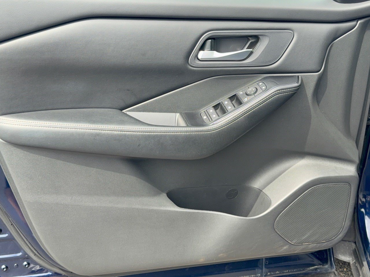 2025 Nissan Rogue SV - Photo 14