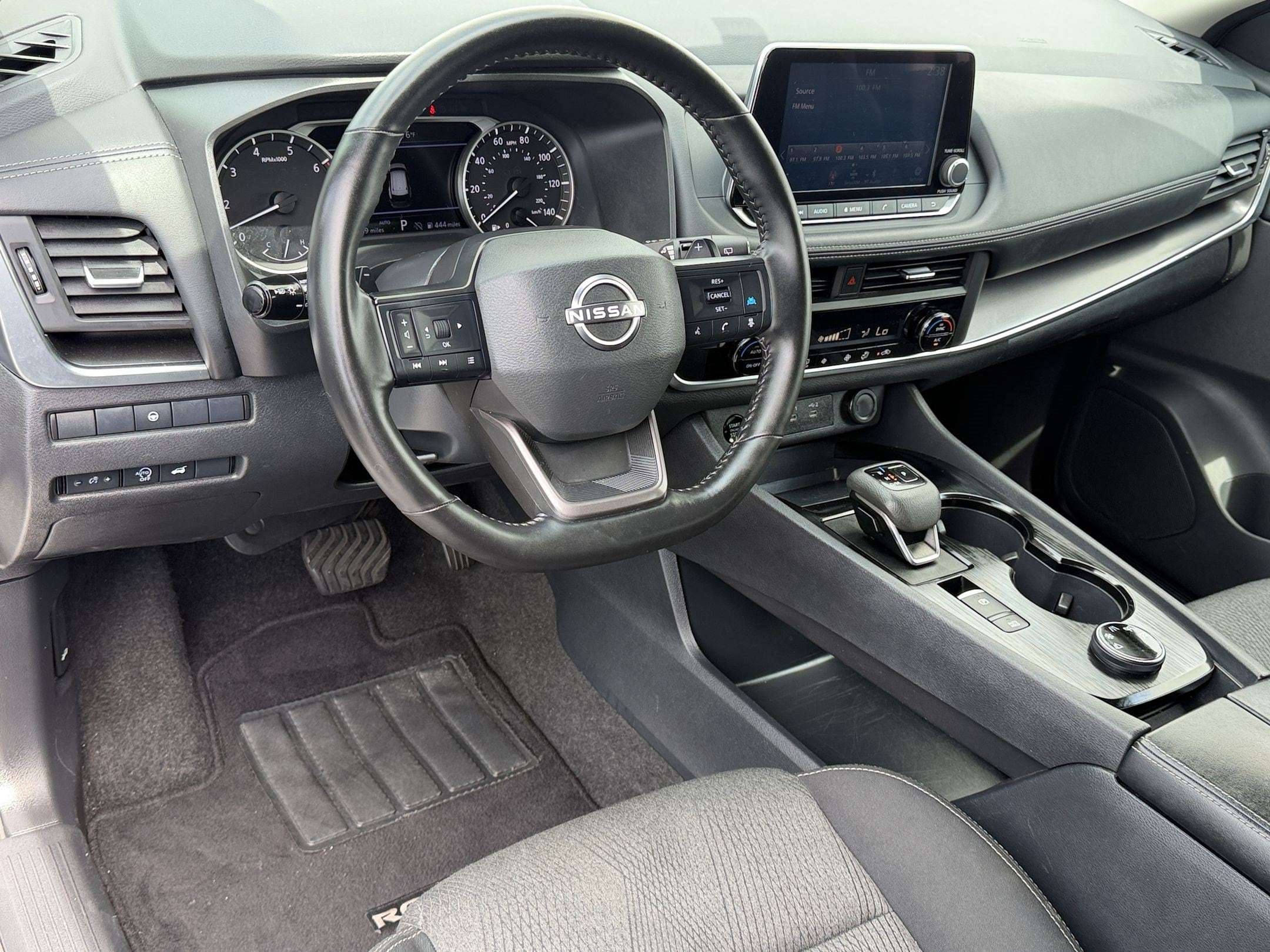 2025 Nissan Rogue SV - Photo 4