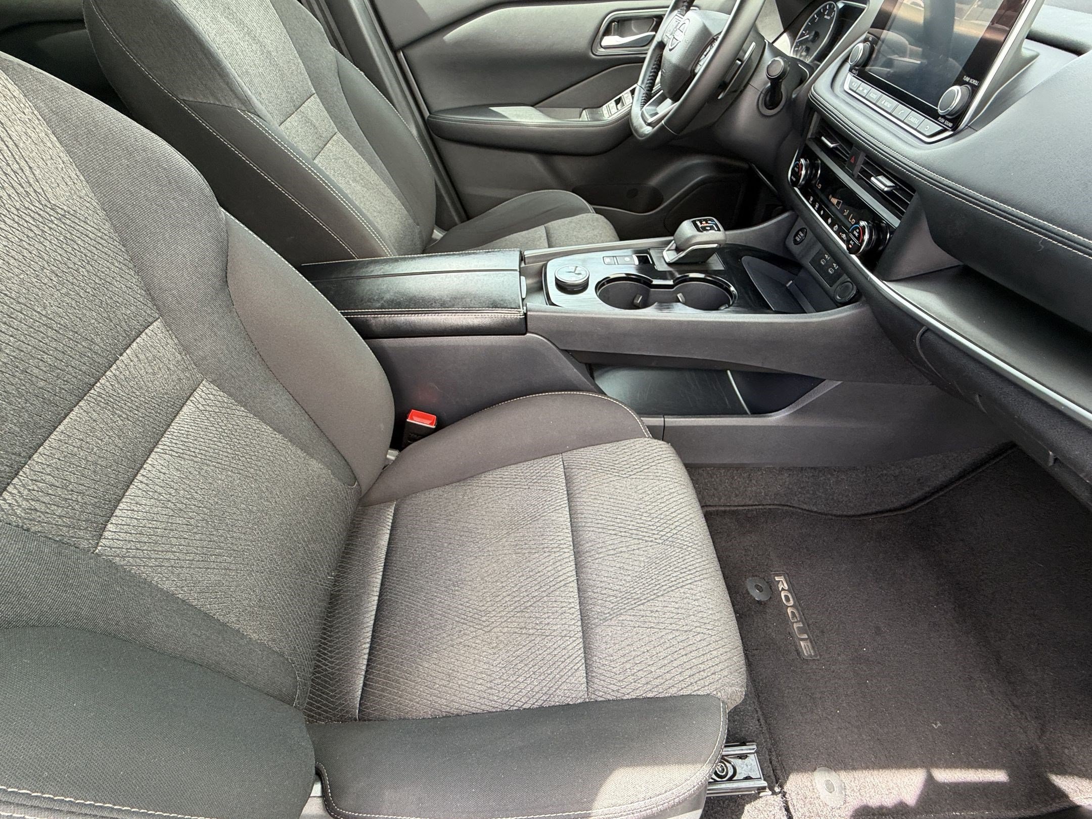 2025 Nissan Rogue SV - Photo 27