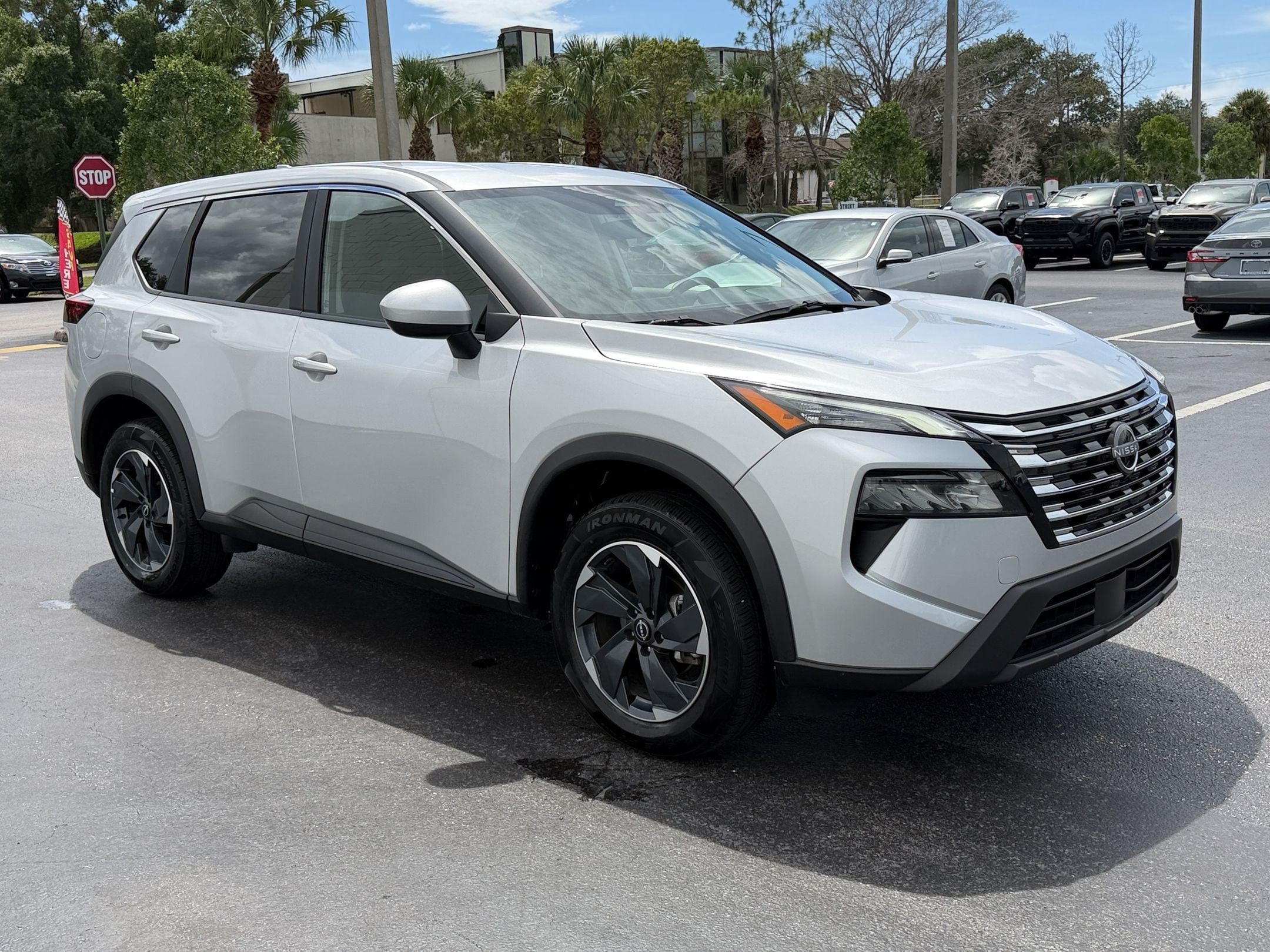 2025 Nissan Rogue SV - Photo 7