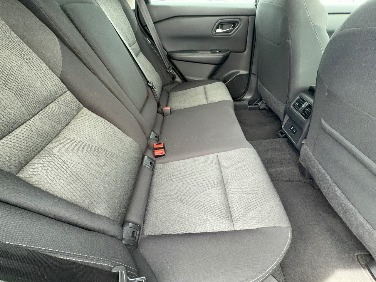 2025 Nissan Rogue SV - Photo 29