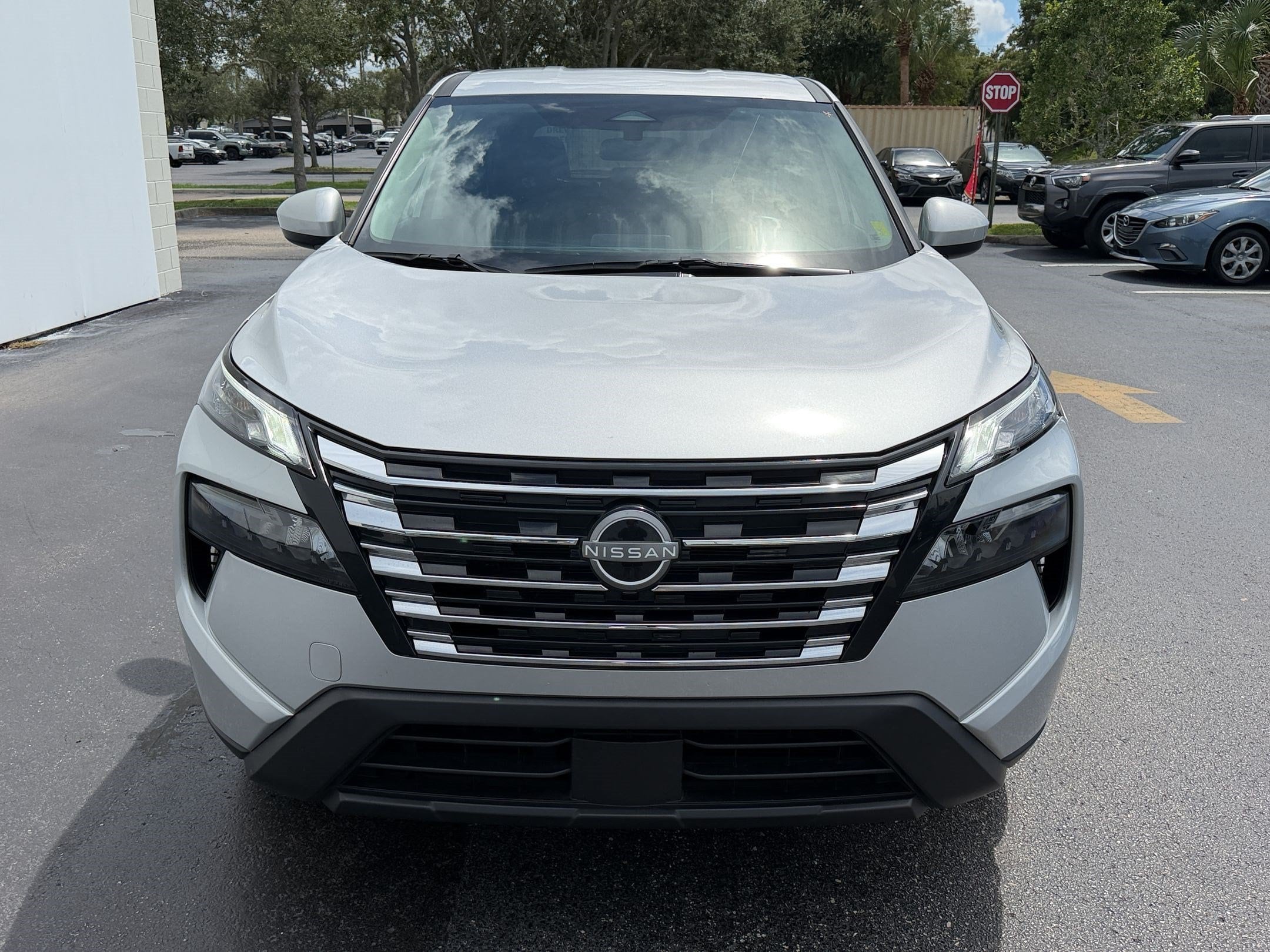 2025 Nissan Rogue SV - Photo 6
