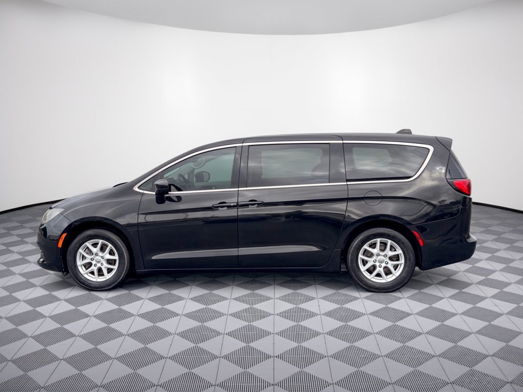 Used 2017 Chrysler Pacifica Pacifica Touring (Touring FWD) Van