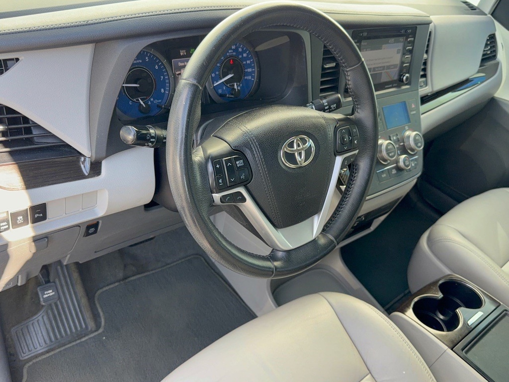 Used 2018 Toyota Sienna Sienna XLE 8 Passenger (XLE FWD 8-Passenger (Natl) Van Passenger Van